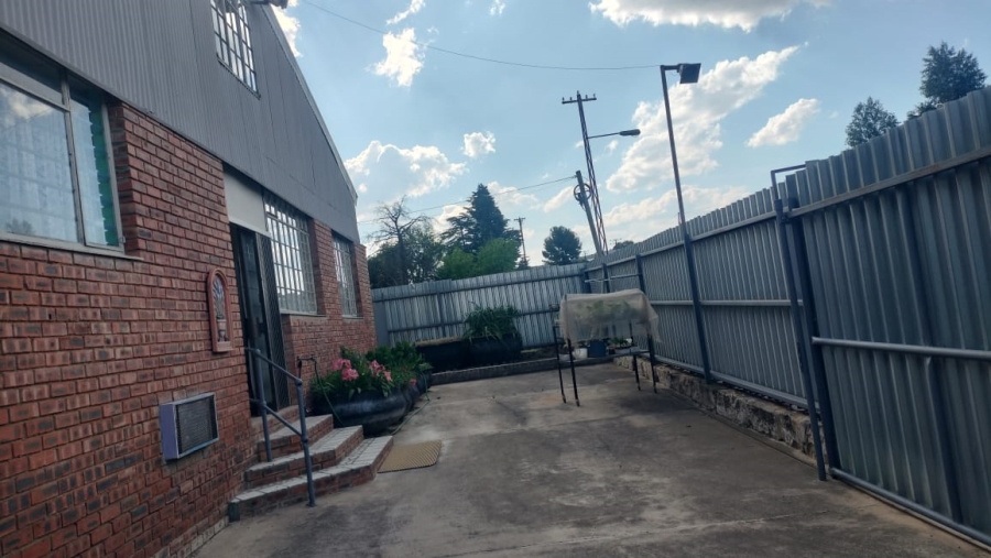 6 Bedroom Property for Sale in Ladybrand Free State